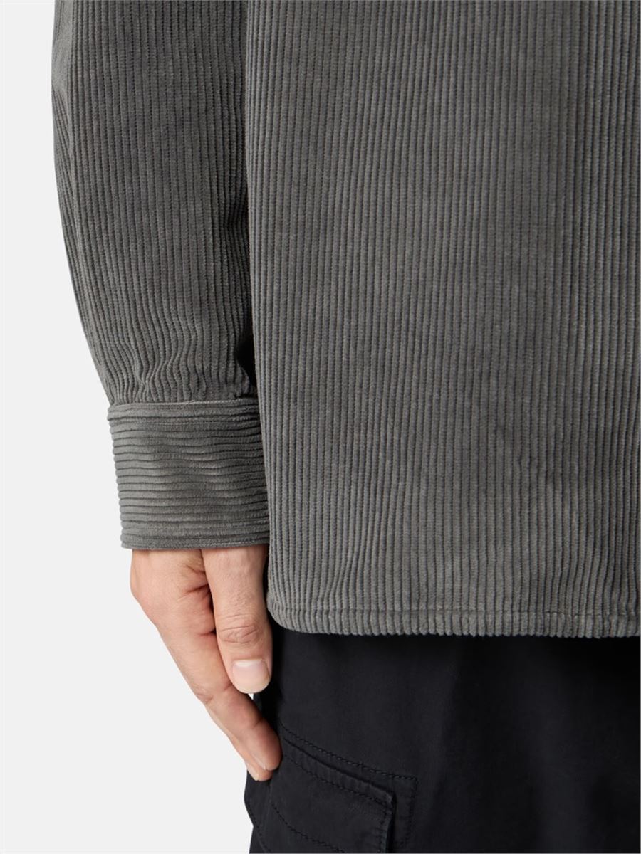Comfort-fit overshirt with pockets and snap fastening