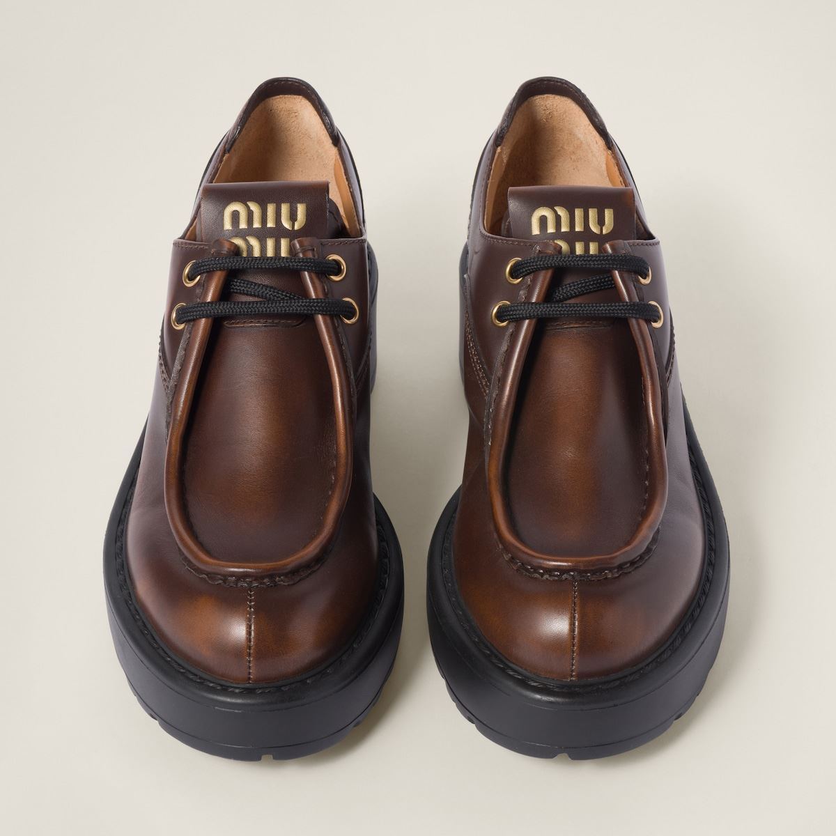 laced fumé leather shoes