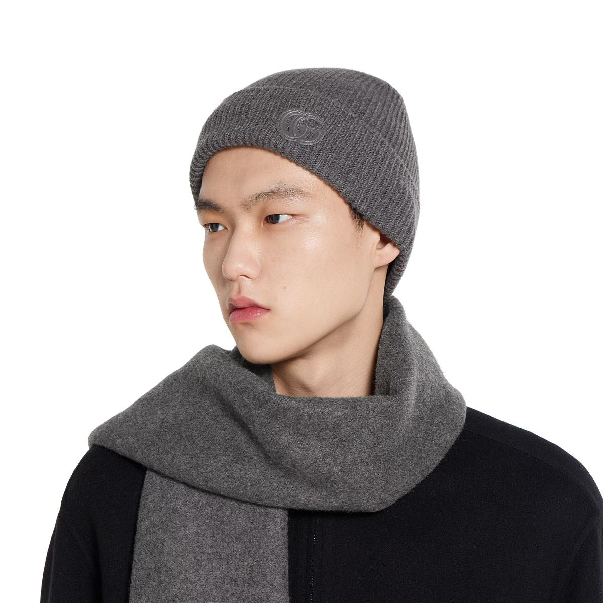 Cashmere hat with patch