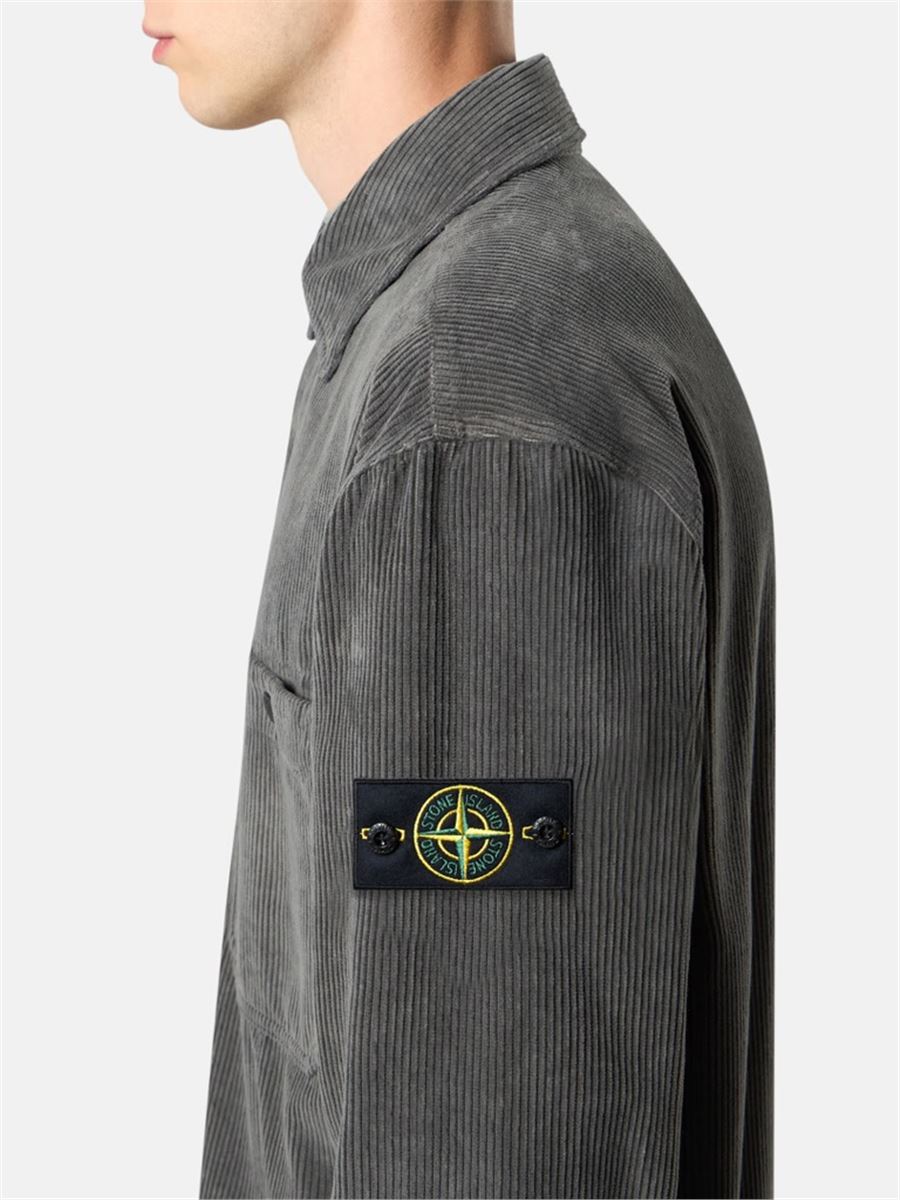 Comfort-fit overshirt with pockets and snap fastening