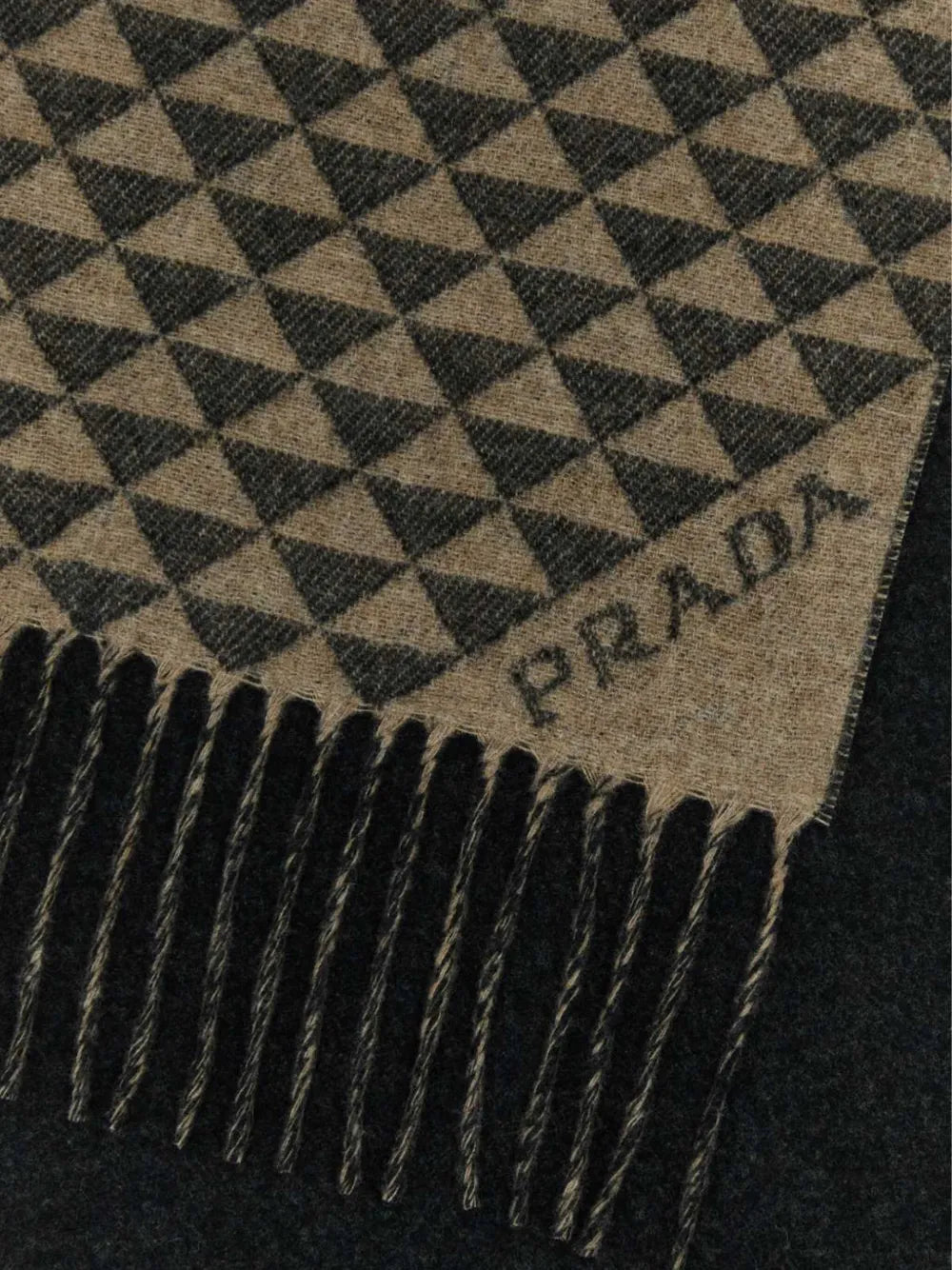 Logo-pattern scarf