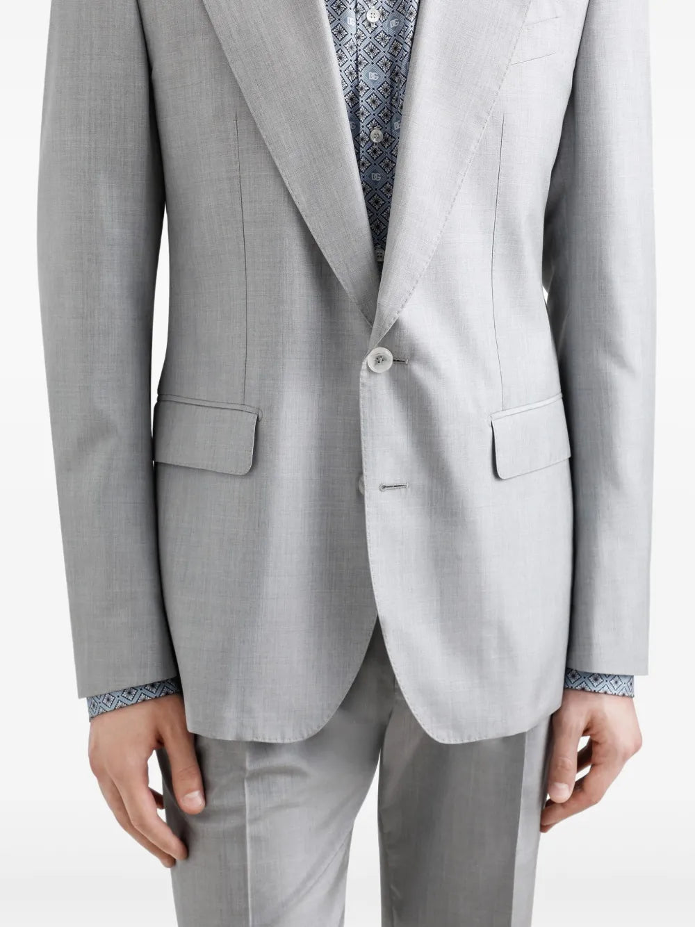 Single-breasted suit
