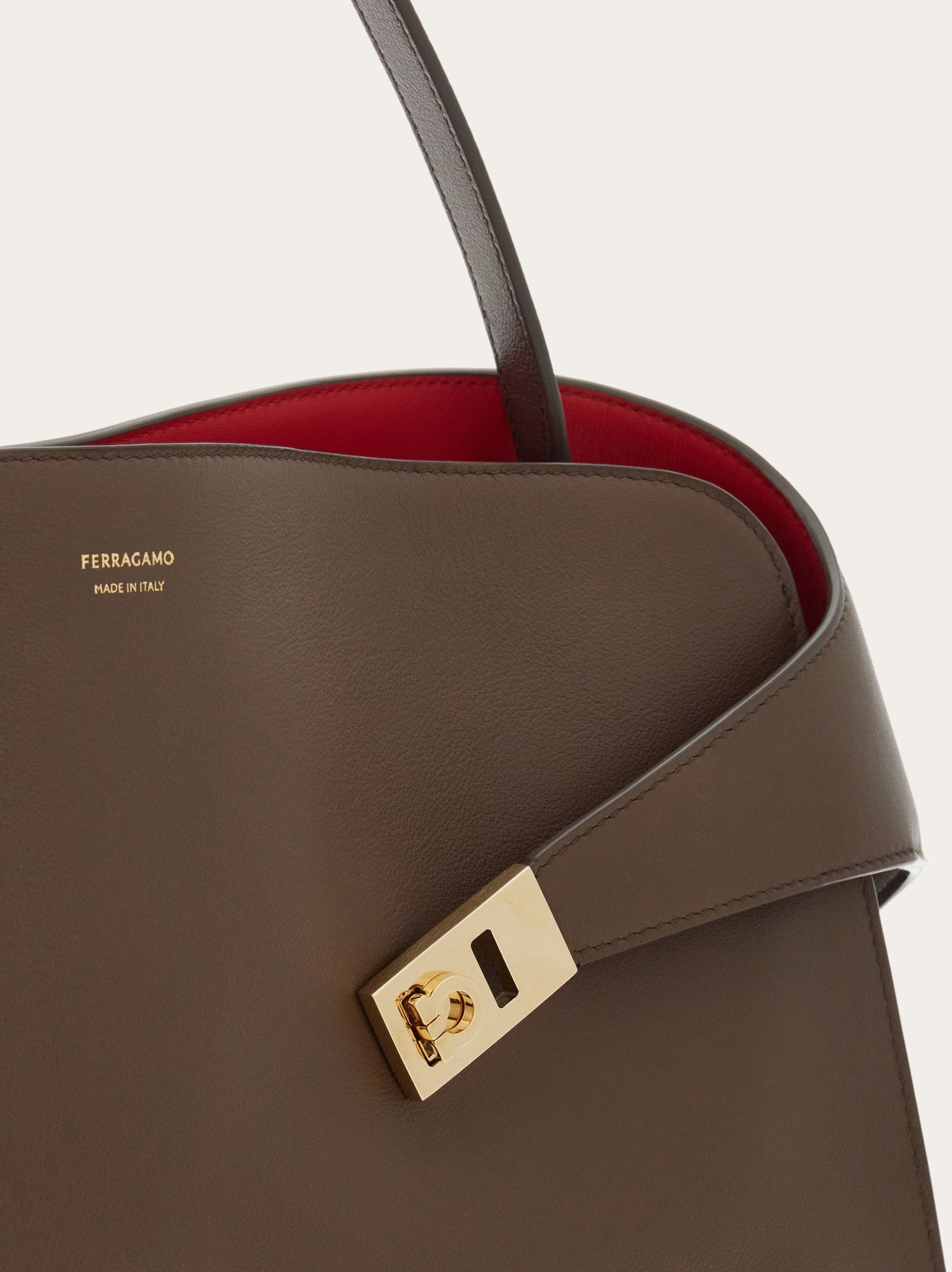 Hug soft two-tone shoulder bag (l)-FERRAGAMO-Verso