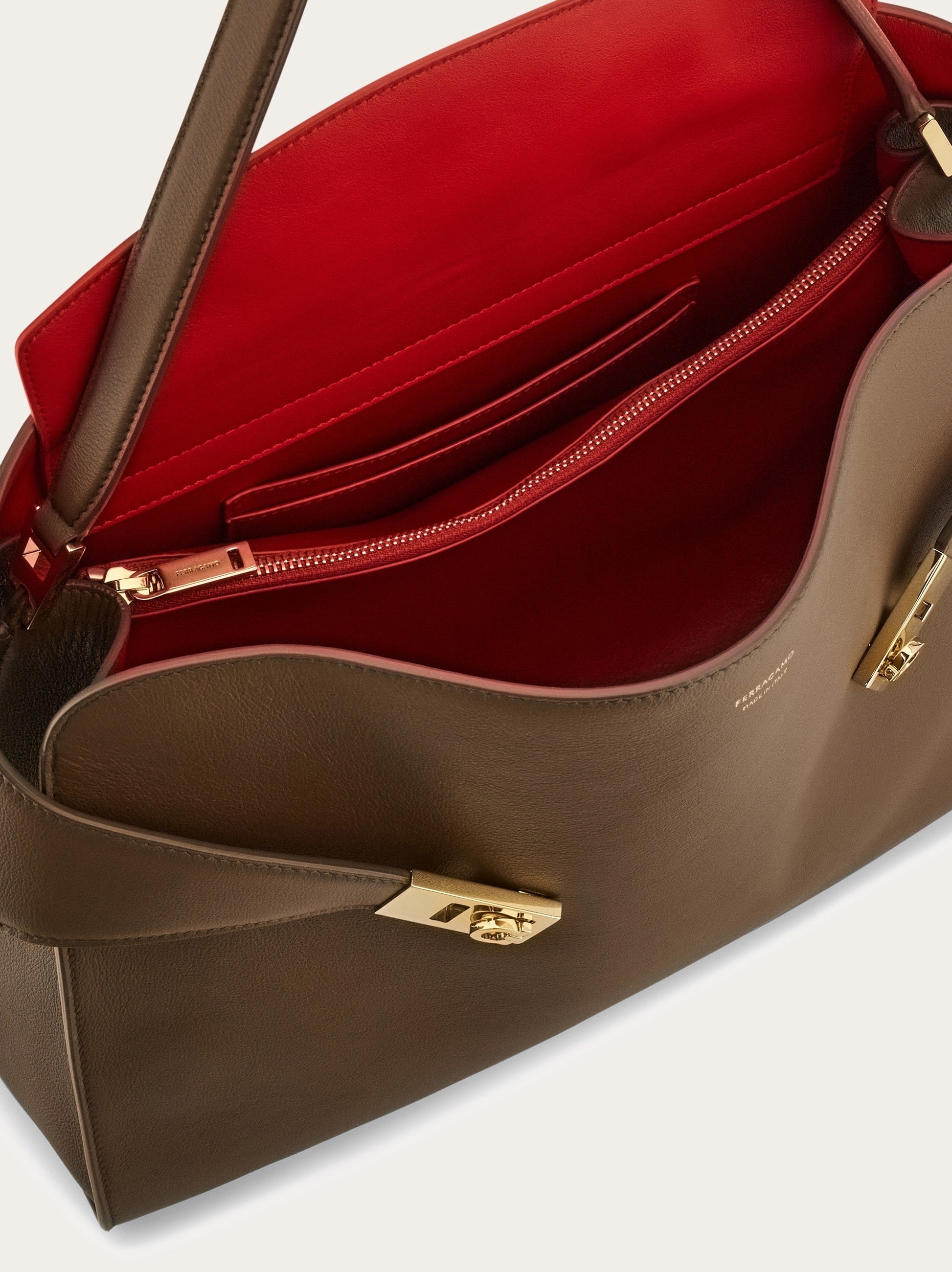 Hug soft two-tone shoulder bag (l)-FERRAGAMO-Verso