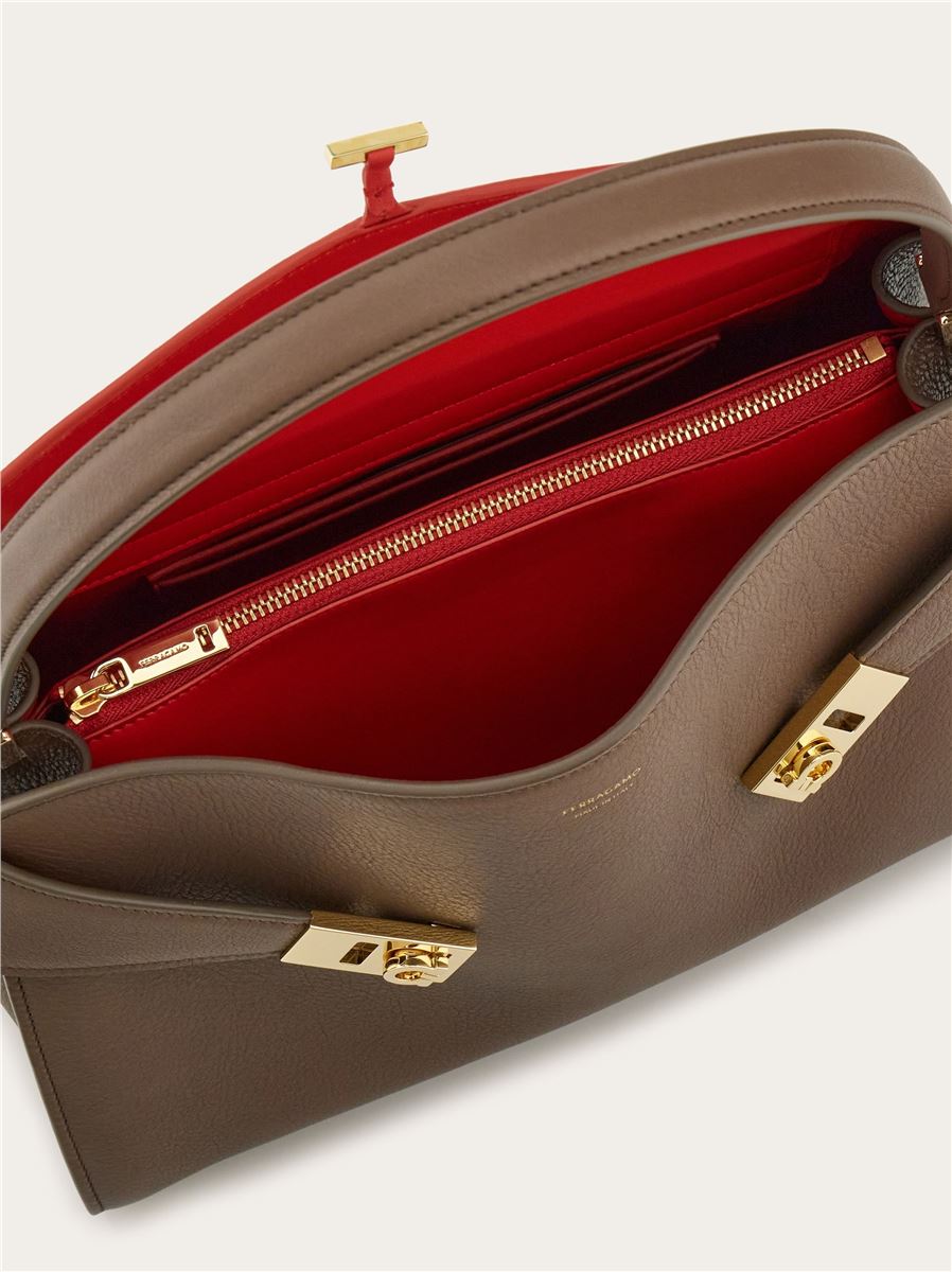 Hug soft two-tone shoulder bag (m)-FERRAGAMO-Verso