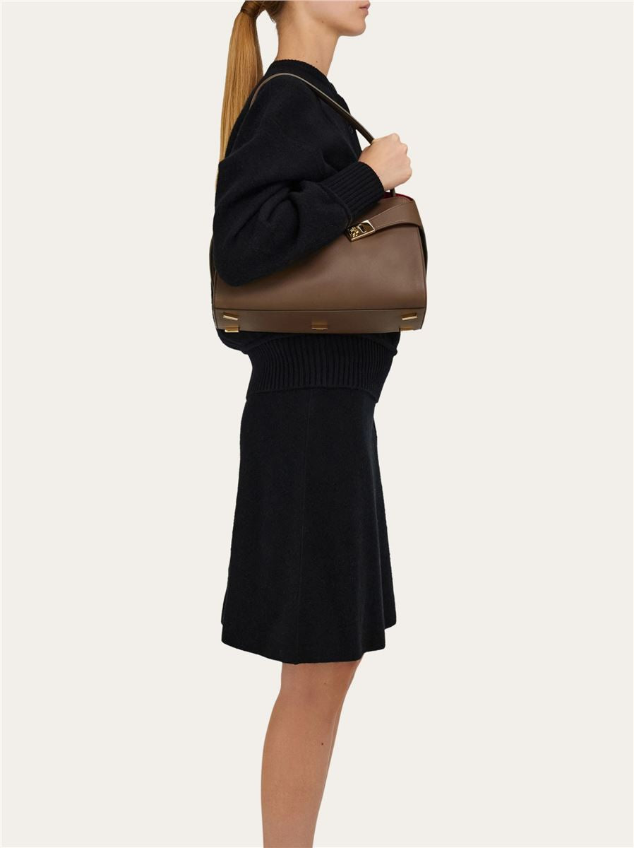 Hug soft two-tone shoulder bag (m)-FERRAGAMO-Verso