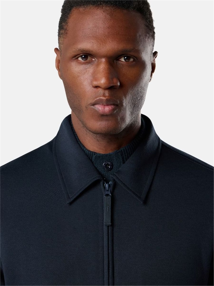 Comfort-fit zip-up collared sweatshirt with pockets