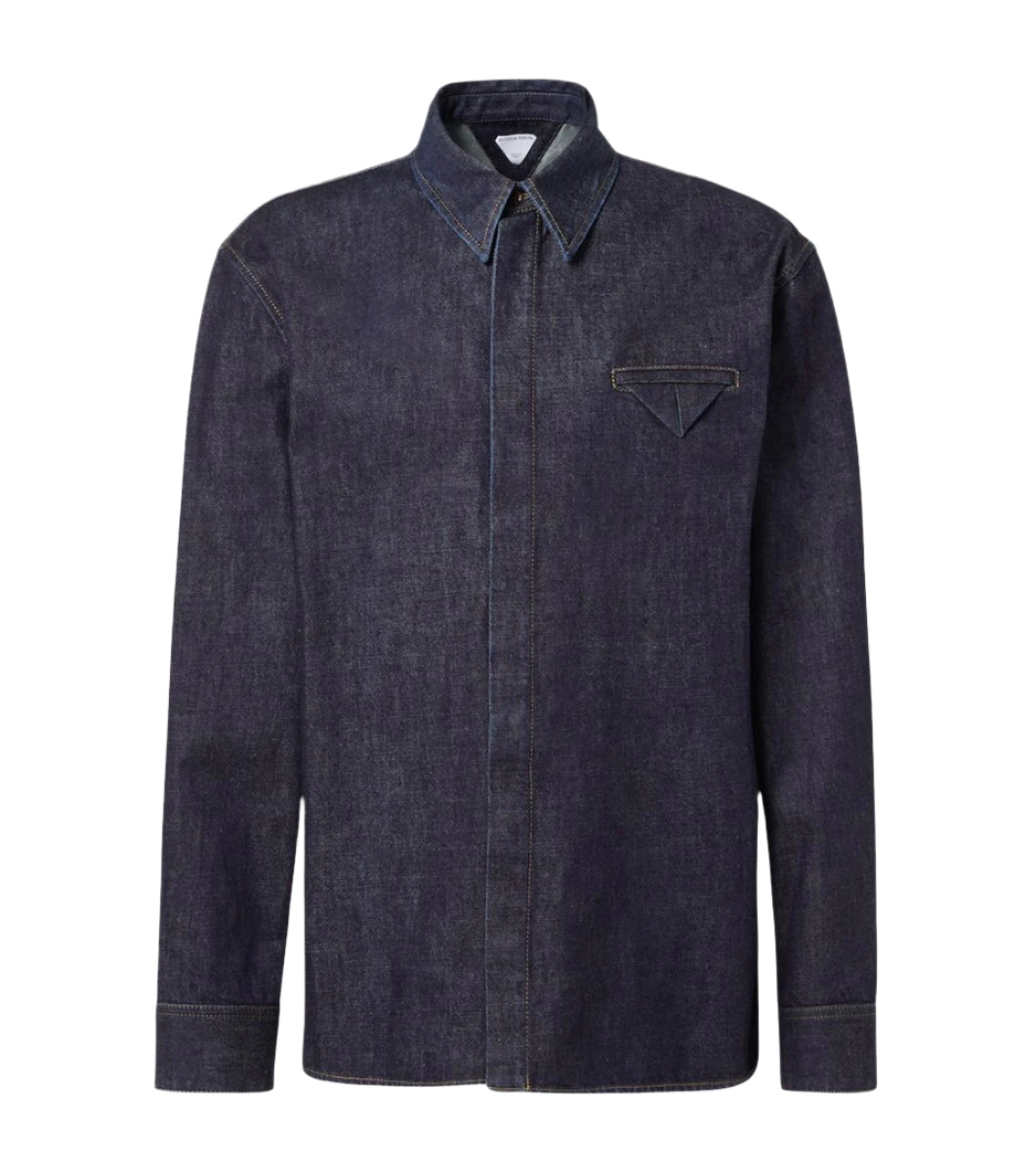 SHIRT IN INDIGO WASHED DENIM.