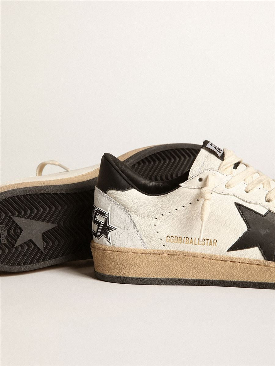MEN'S BALL STAR IN WHITE NAPPA WITH BLACK STAR -  GOLDEN GOOSE -  Verso