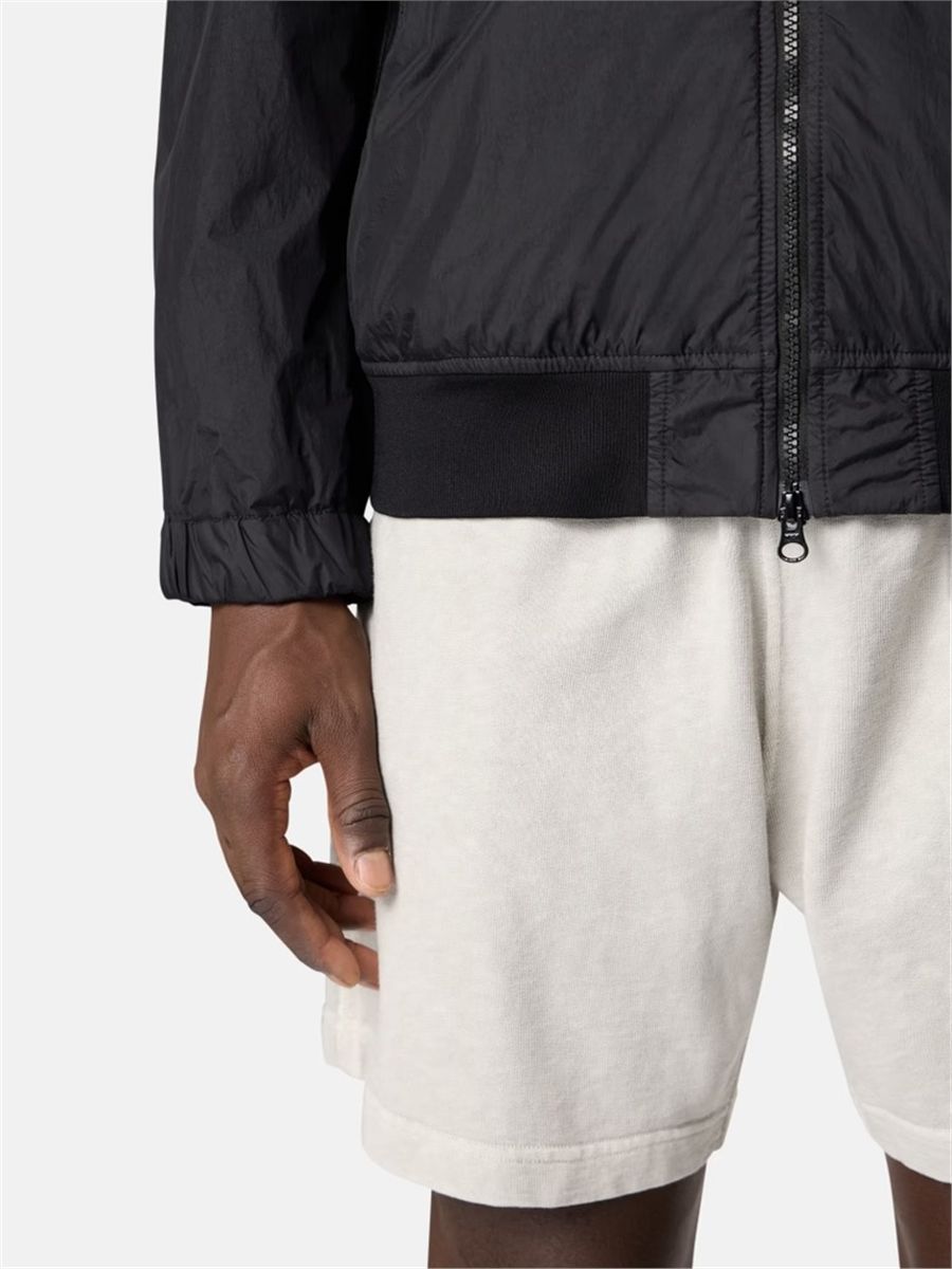 Jacket with wind resistance and anti-drop