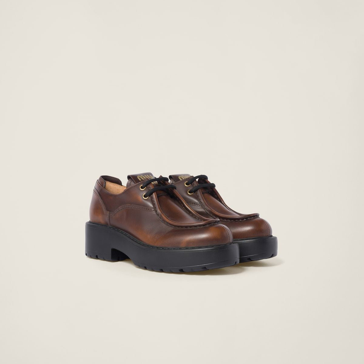 laced fumé leather shoes