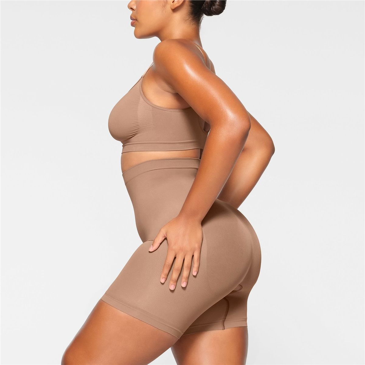 Seamless sculpt mid thigh short-SKIMS-Verso