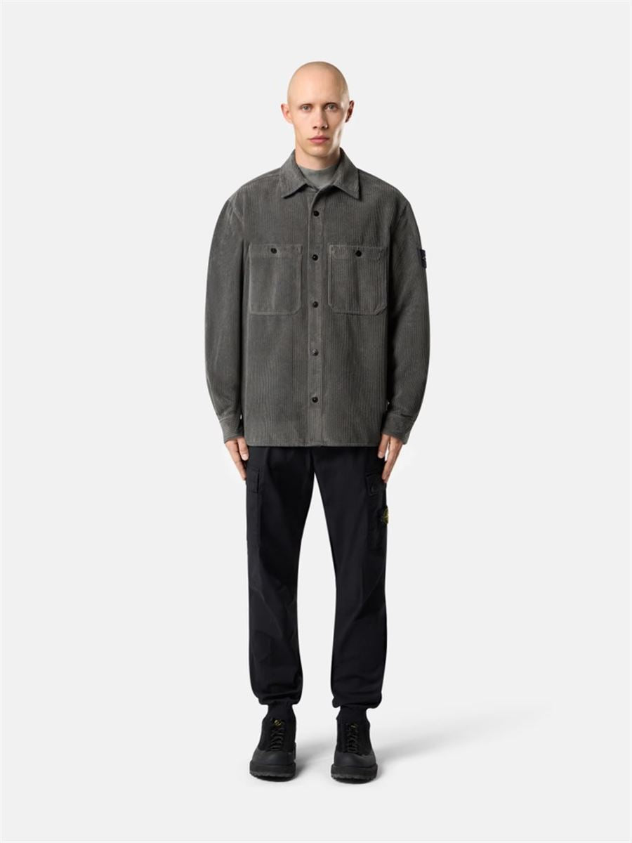 Comfort-fit overshirt with pockets and snap fastening