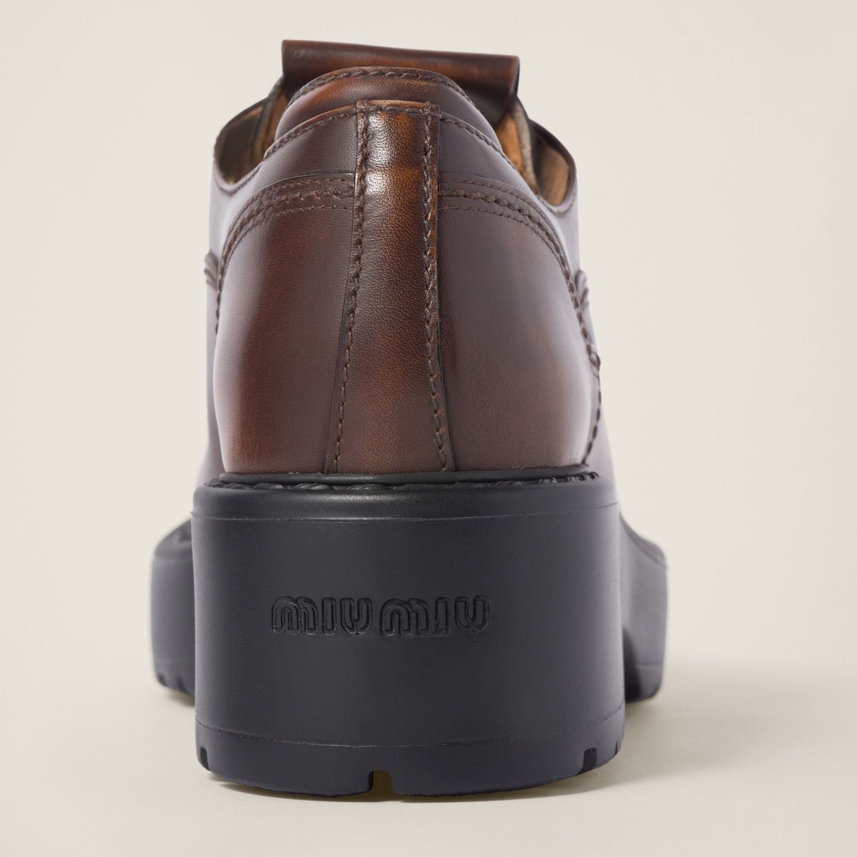 laced fumé leather shoes