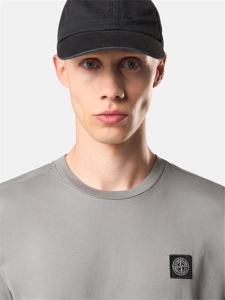 Slim-fit short-sleeve polo shirt with compass patch
