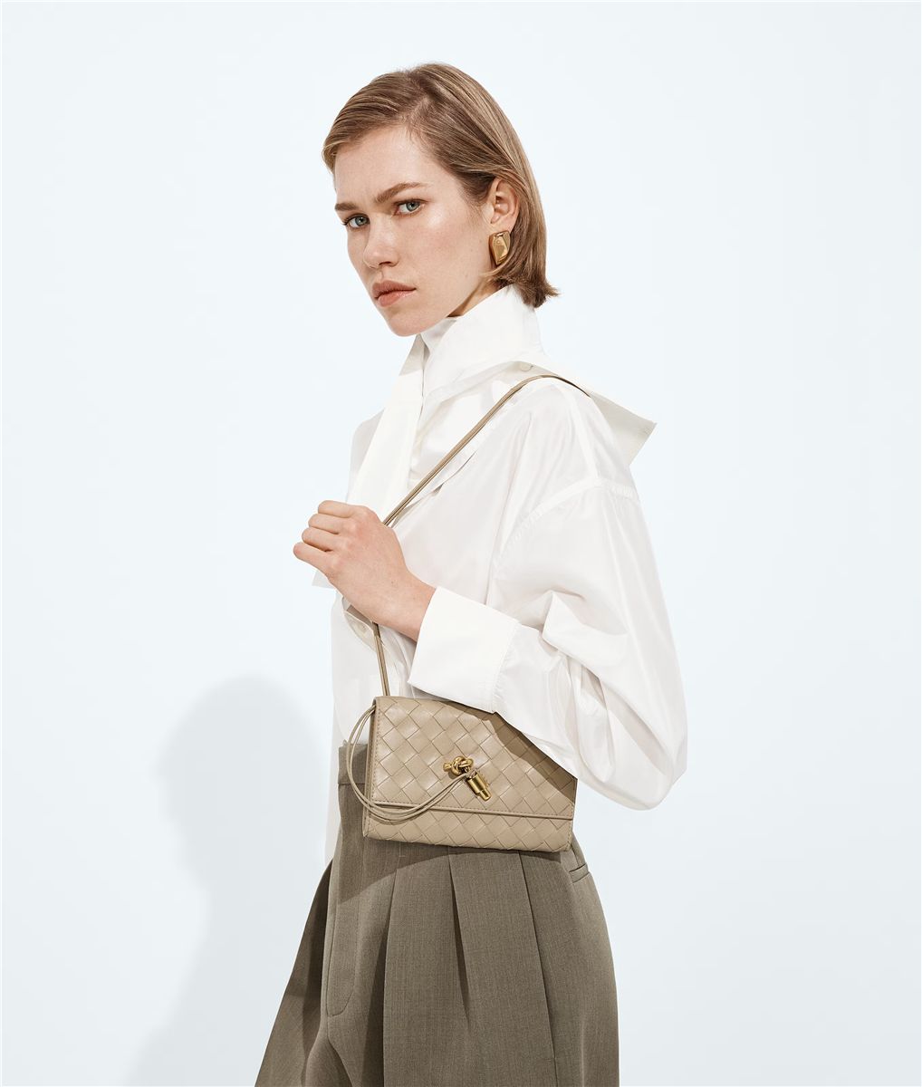 Andiamo pouch on strap-BOTTEGA VENETA-Verso