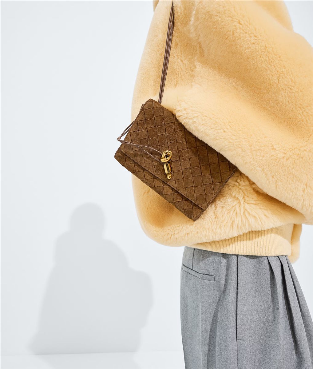 Andiamo pouch on strap-BOTTEGA VENETA-Verso