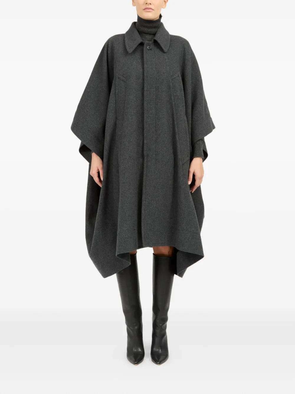 Asymmetric cape-MM6-Verso