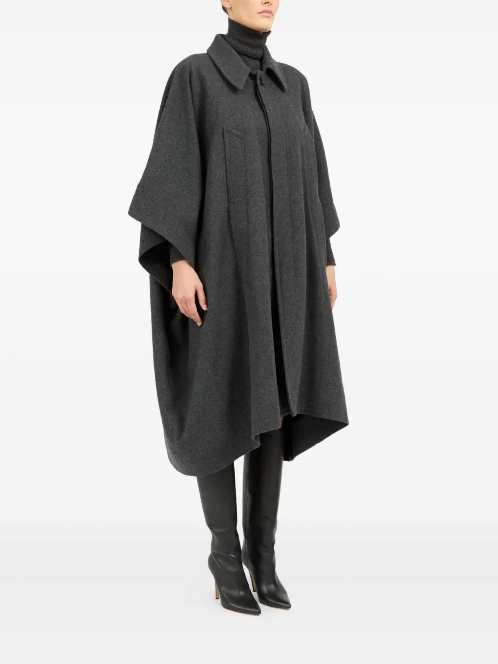 Asymmetric cape-MM6-Verso