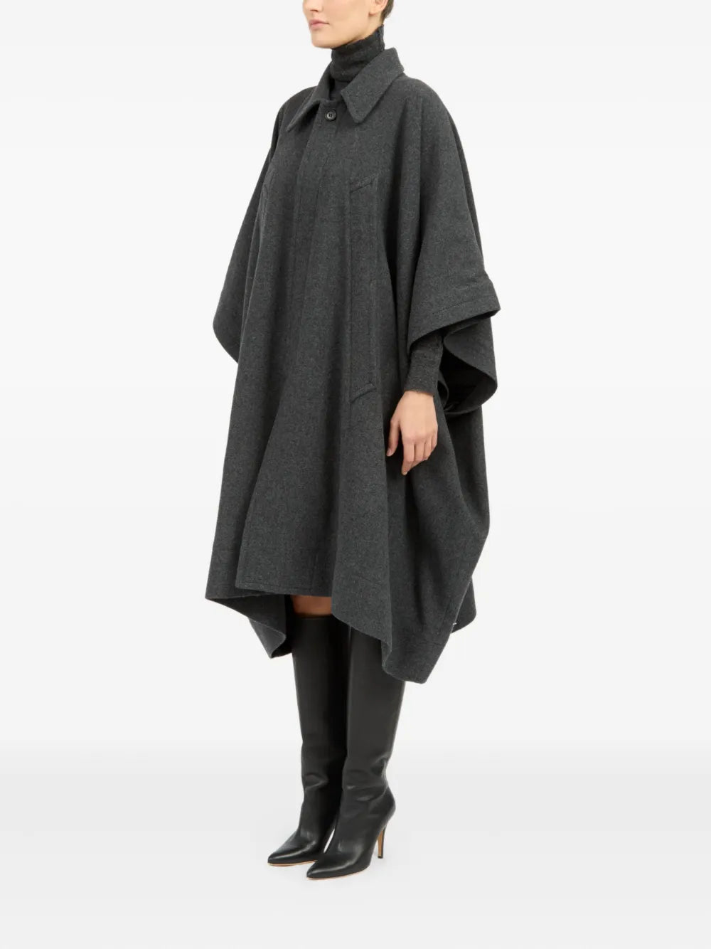 Asymmetric cape-MM6-Verso