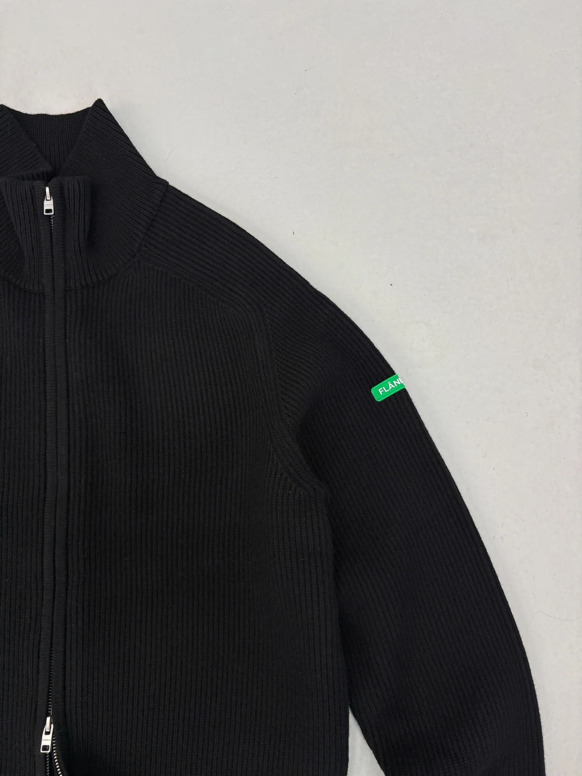Badge Knit Cardigan-FLÂNEUR-Verso