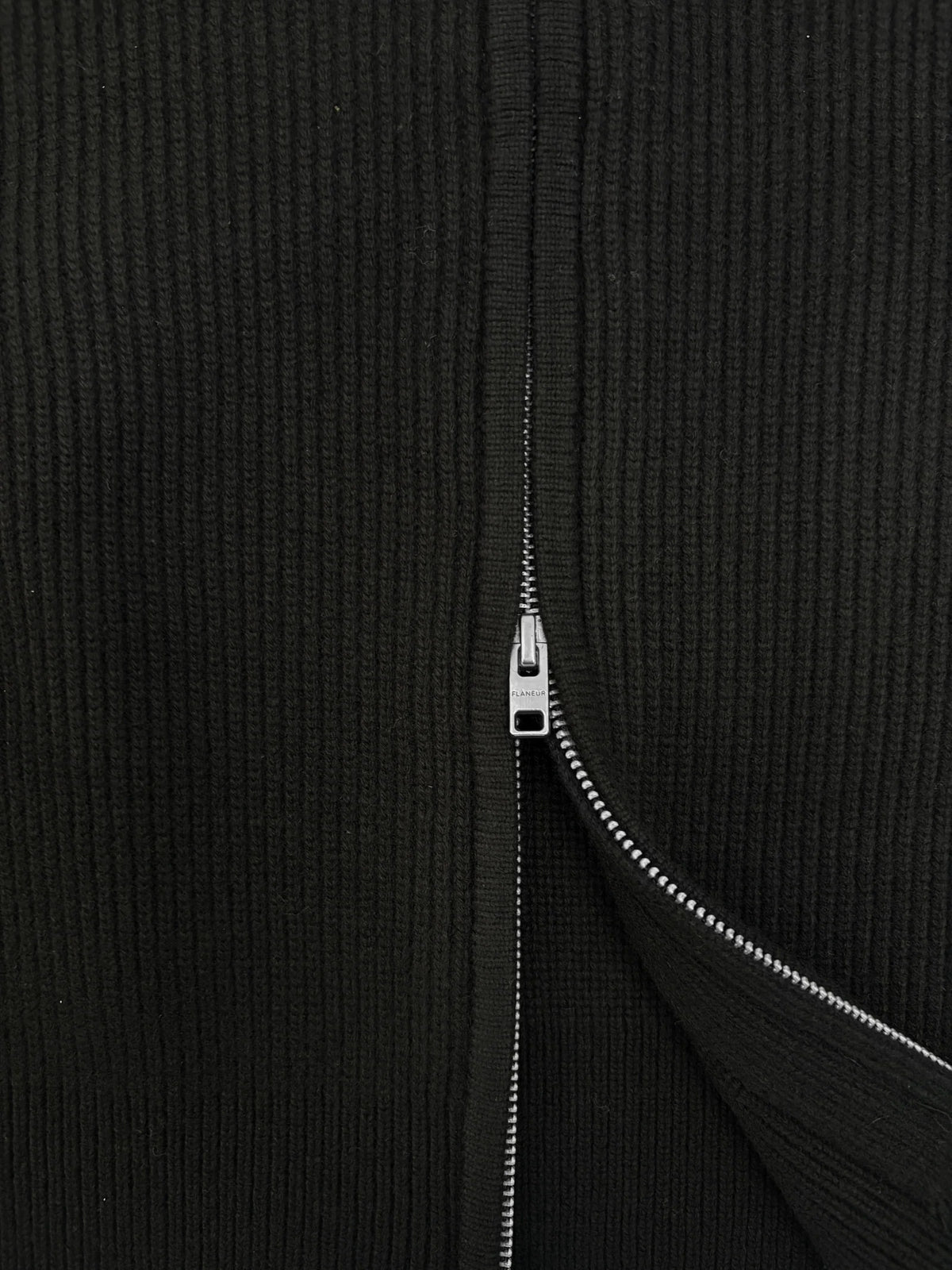 Badge Knit Cardigan-FLÂNEUR-Verso