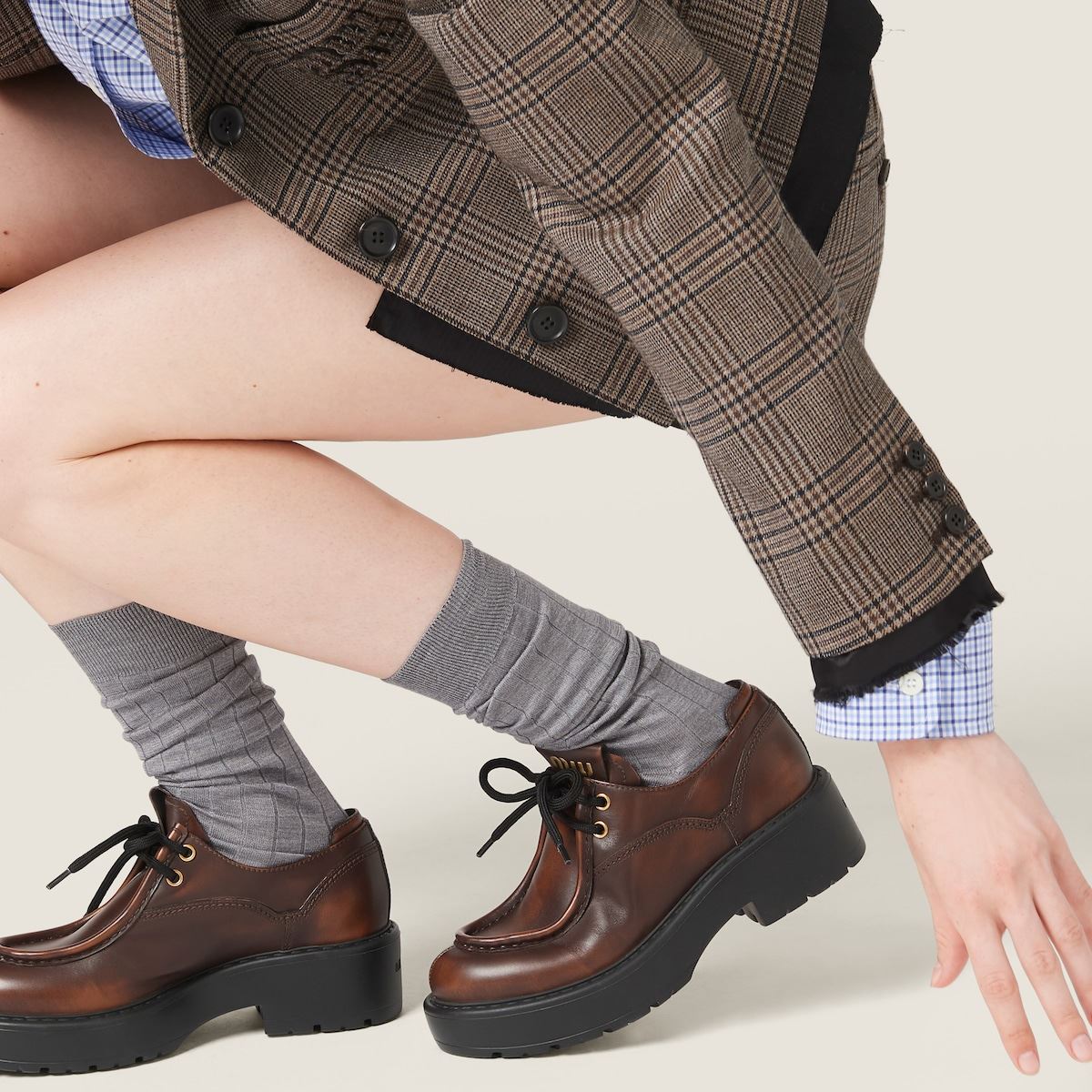 laced fumé leather shoes