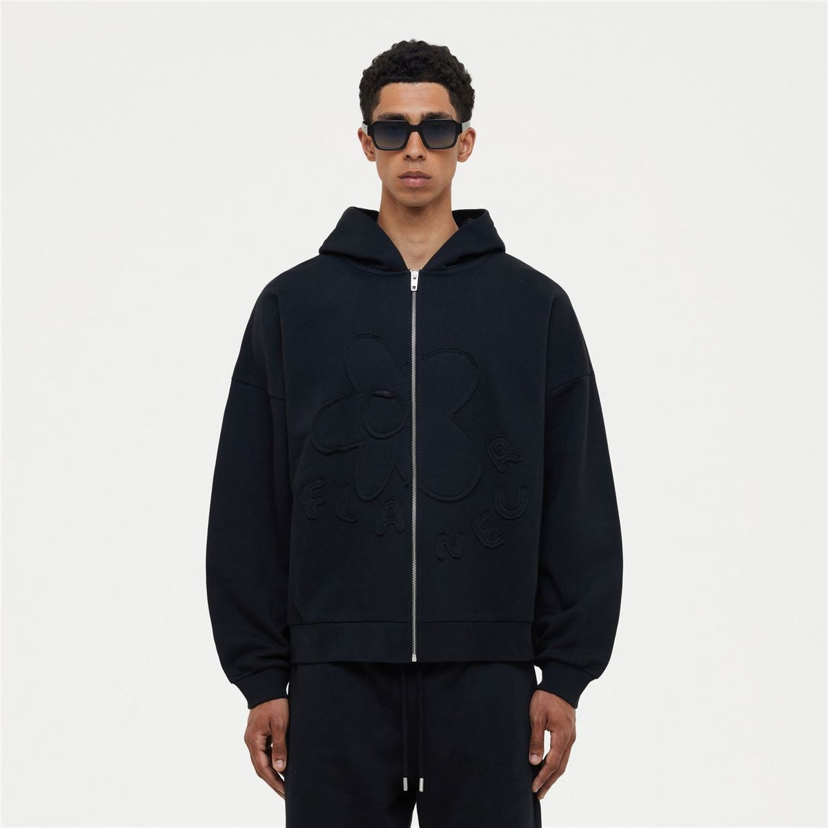 BLOSSOM PATCHES ZIP-UP HOODIE BLACK -  FLANEUR -  Verso