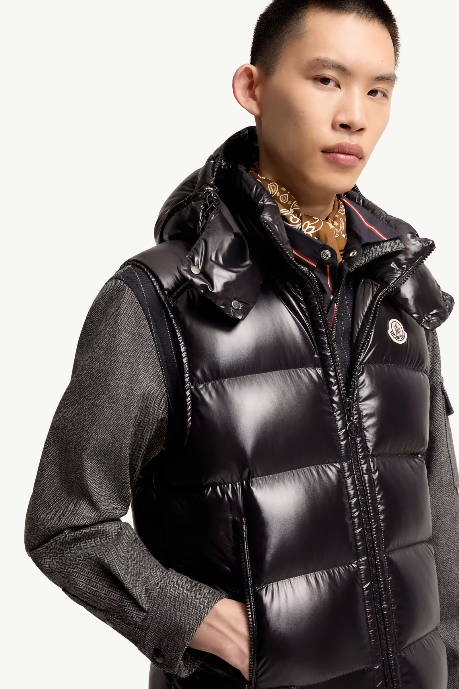 Bormes hooded down gilet-MONCLER-Verso