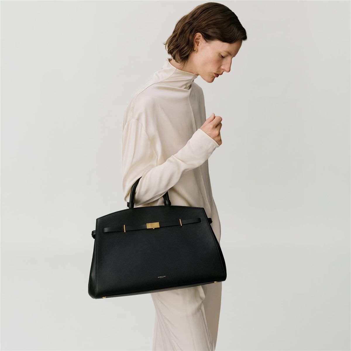 The hudson-DEMELLIER LONDON-Verso