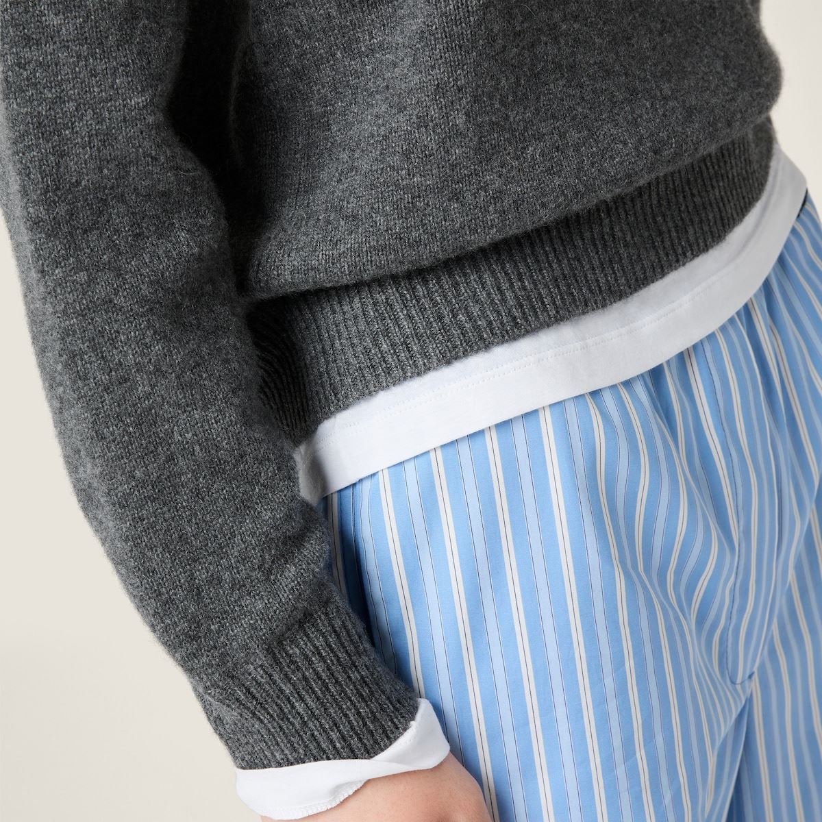 CASHMERE V-NECK SWEATER-MIU MIU-Verso