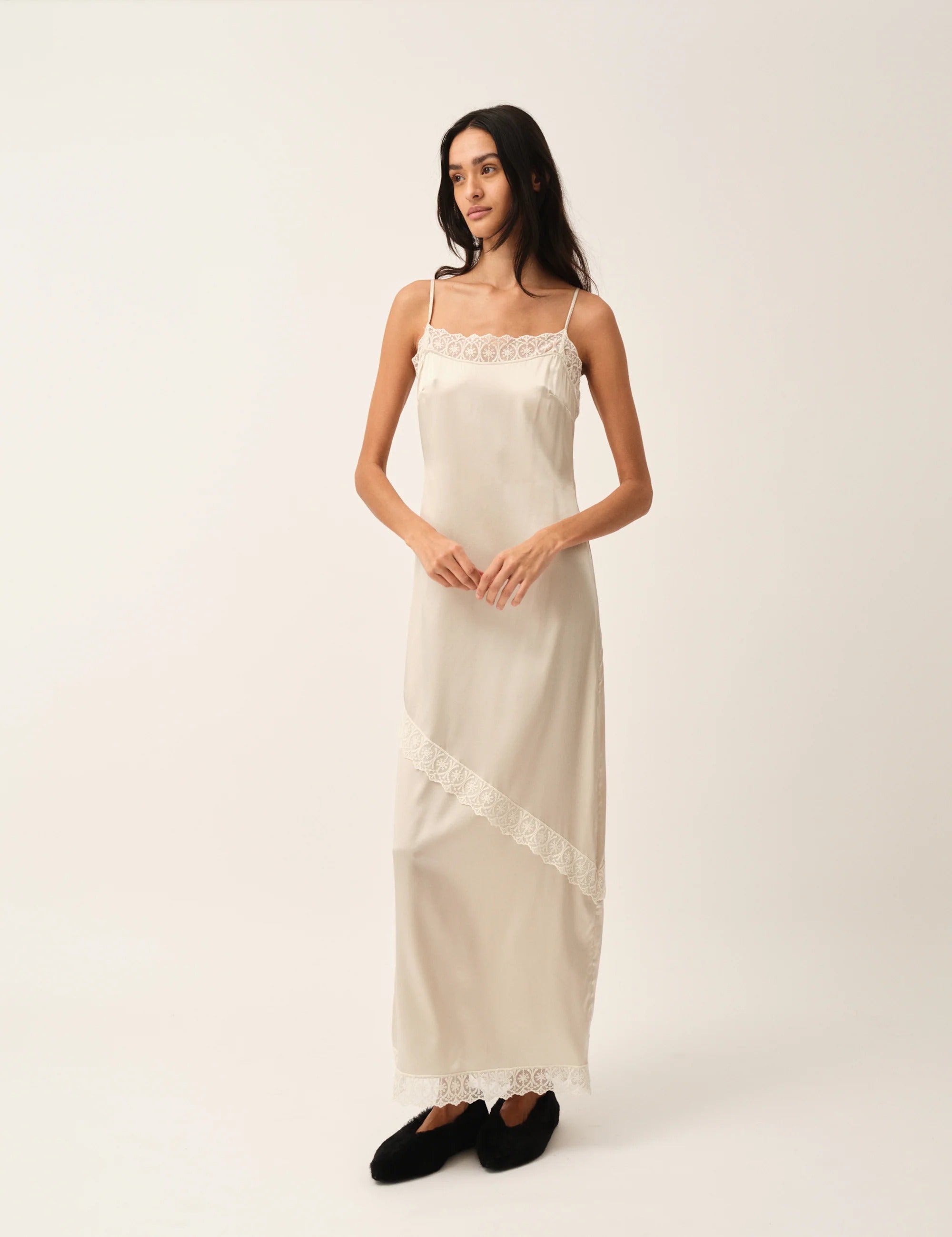 Cata lace dress-THE GARMENT-Verso