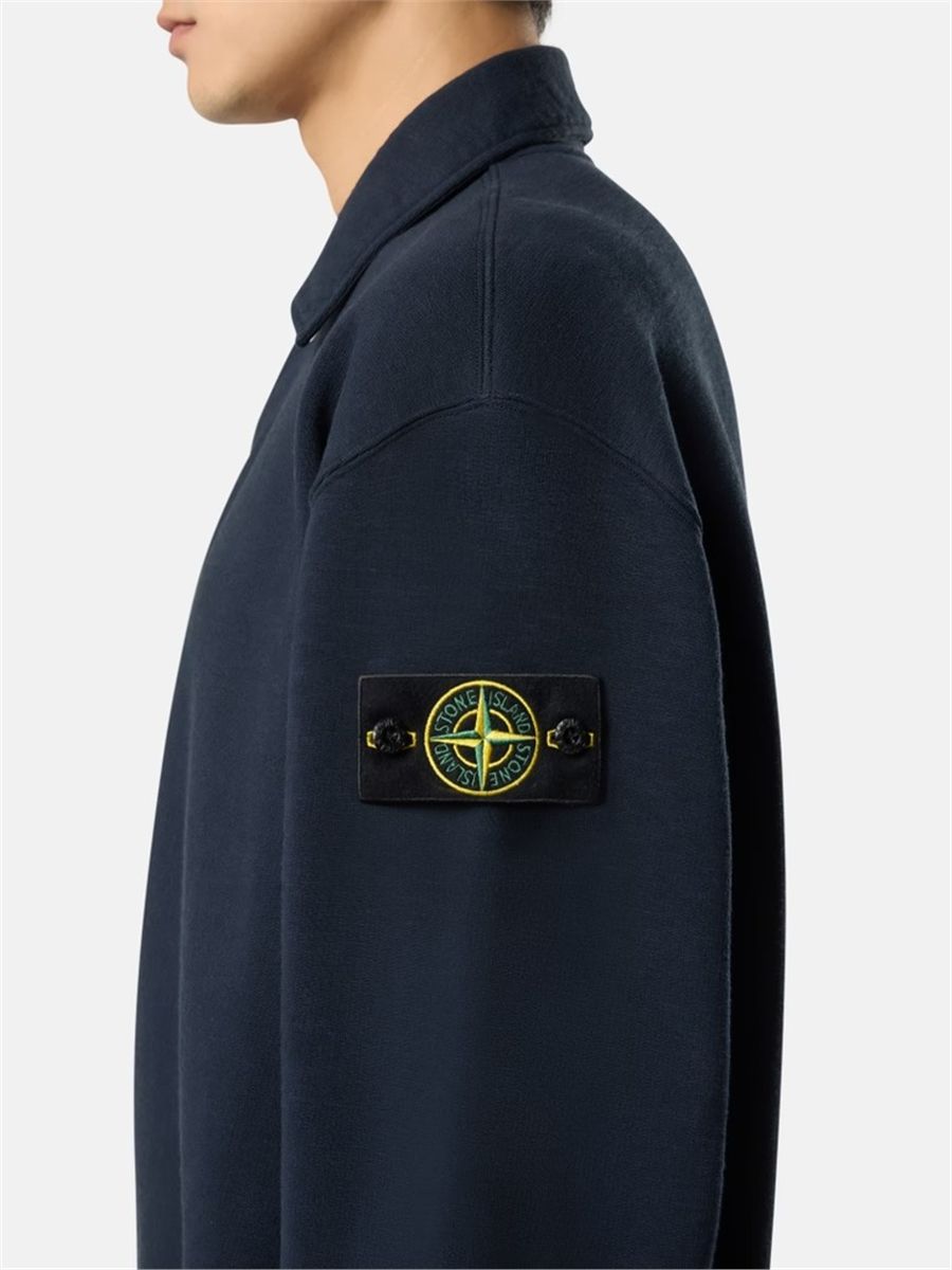 Oversized-fit crewneck sweatshirt with button fastening