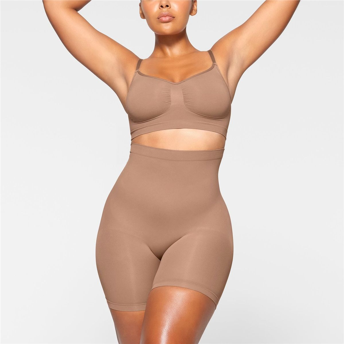 Seamless sculpt mid thigh short-SKIMS-Verso