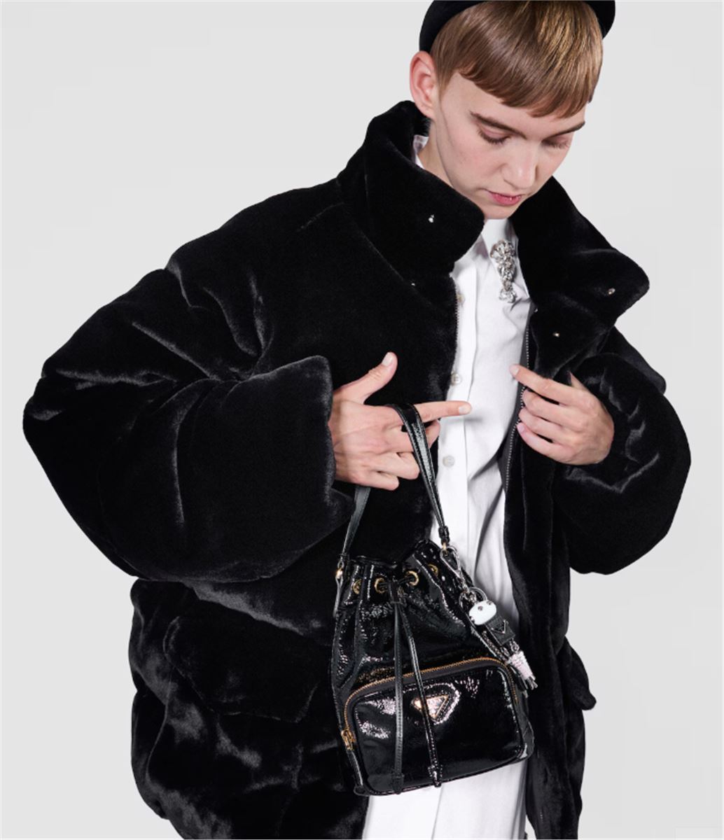 DUET NAPLAK PATENT LEATHER BUCKET BAG -  PRADA -  Verso