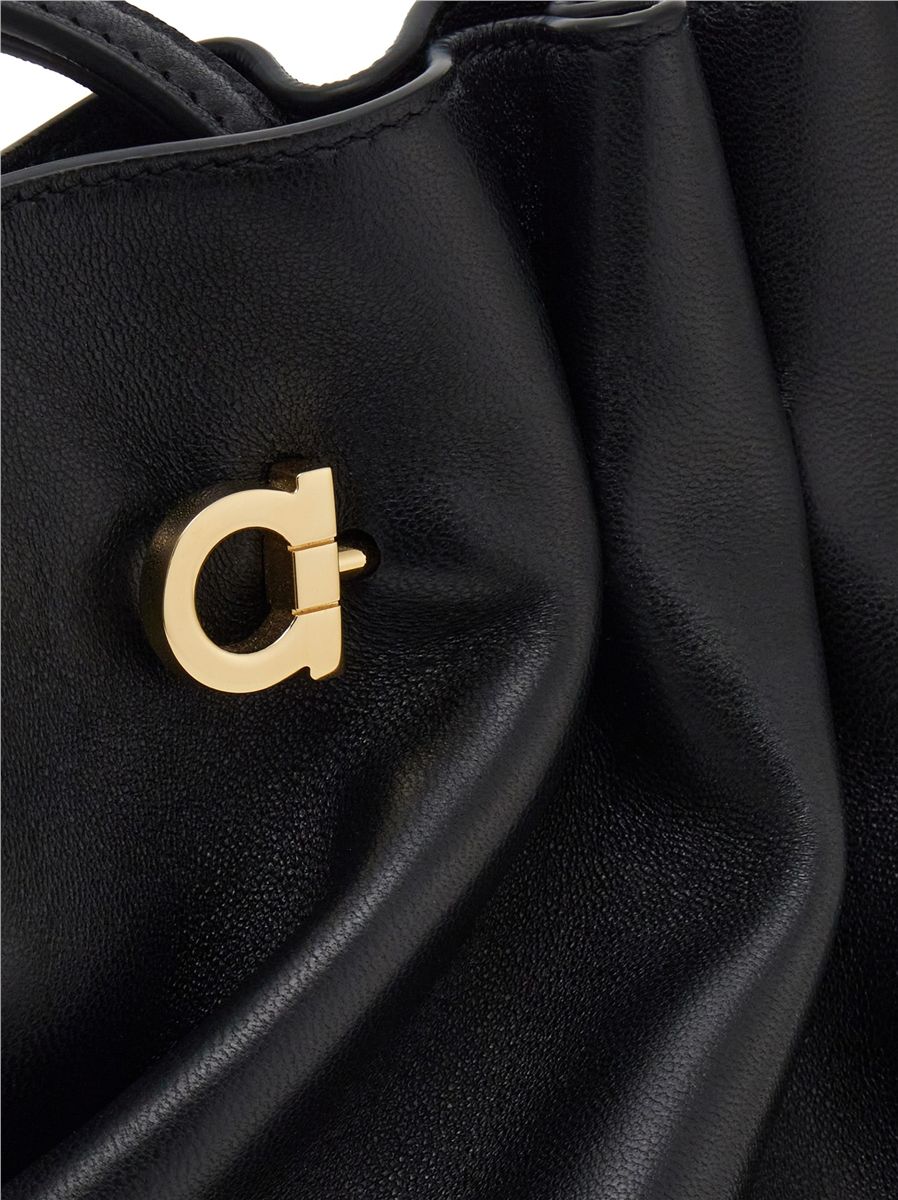 Ferragamo soft-bag (s)