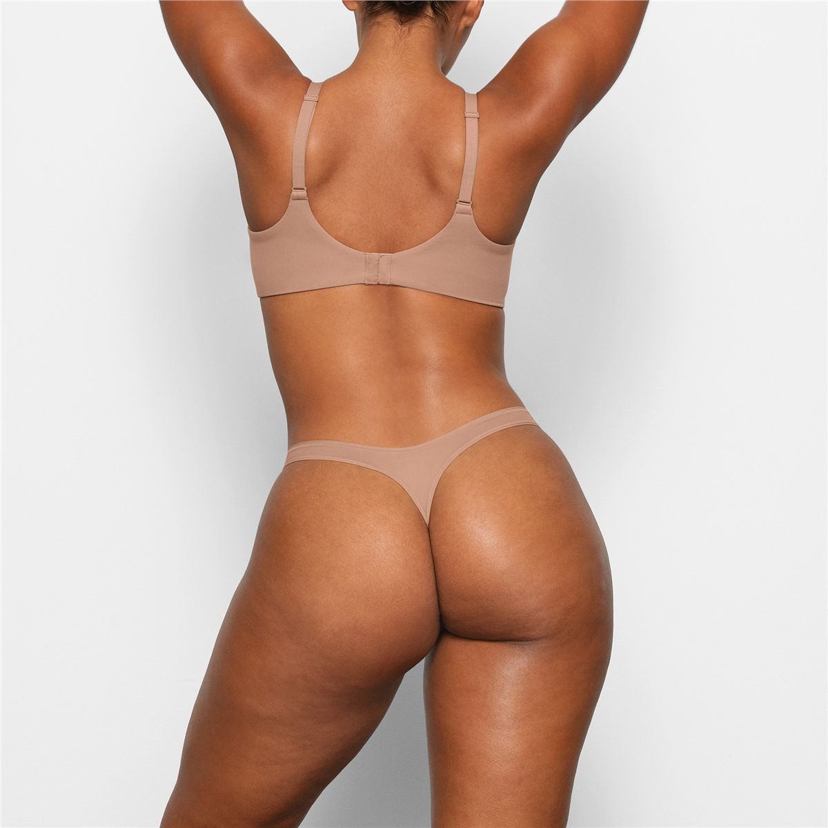 Fits Everybody T-Shirt Bra-SKIMS-Verso