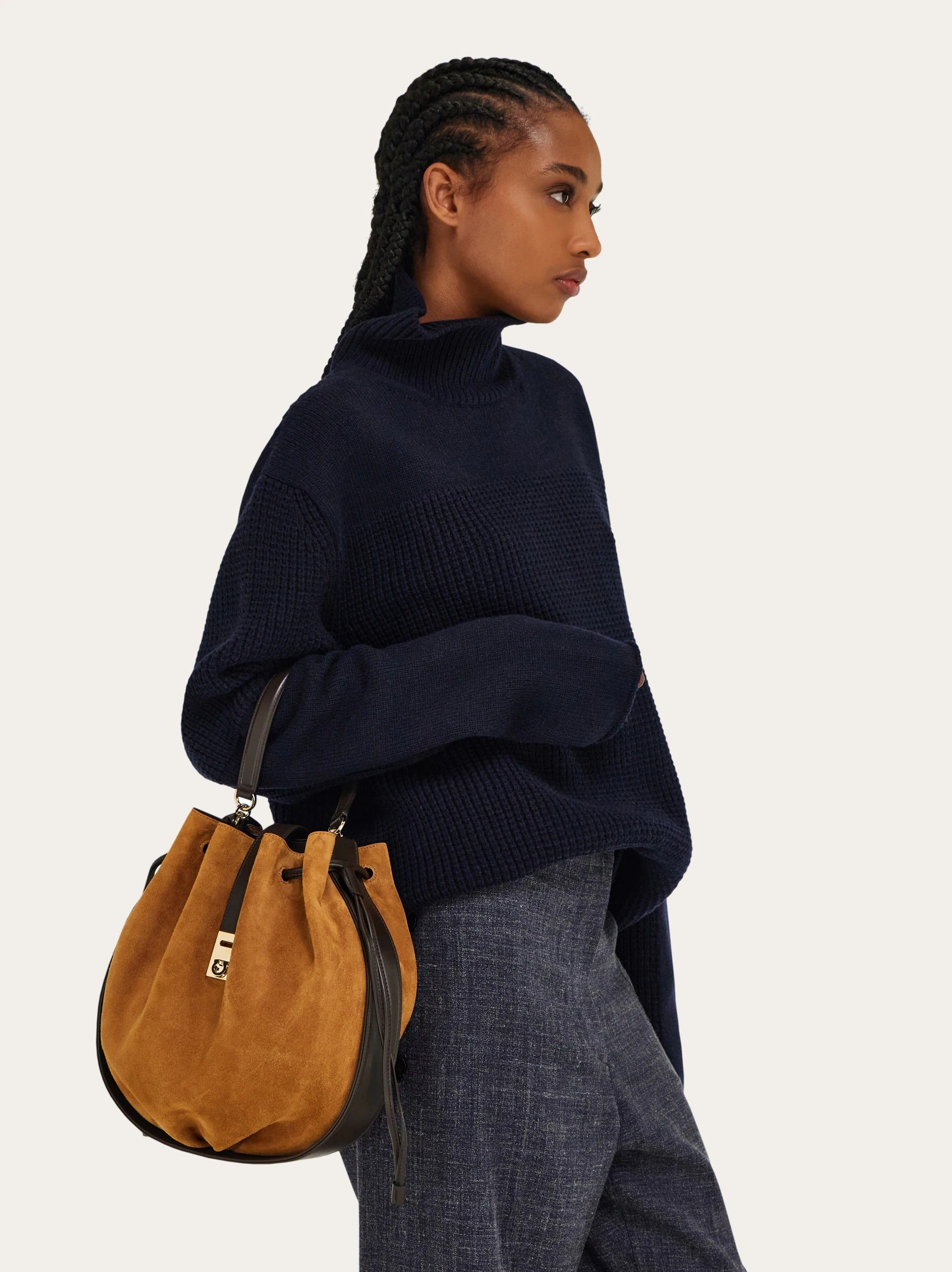 Hug bucket bag-FERRAGAMO-Verso