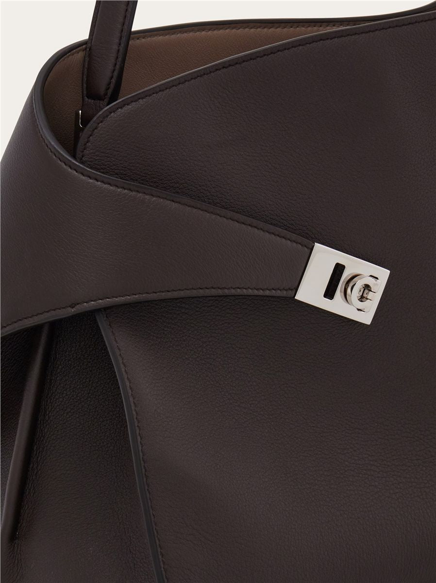Hug soft bicolor shoulder bag (l)-FERRAGAMO-Verso