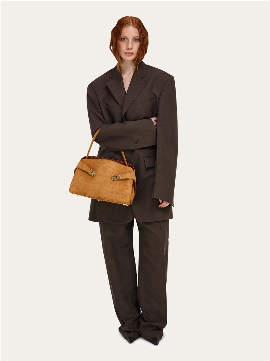 Hug Soft Shoulder Bag (M)-FERRAGAMO-Verso