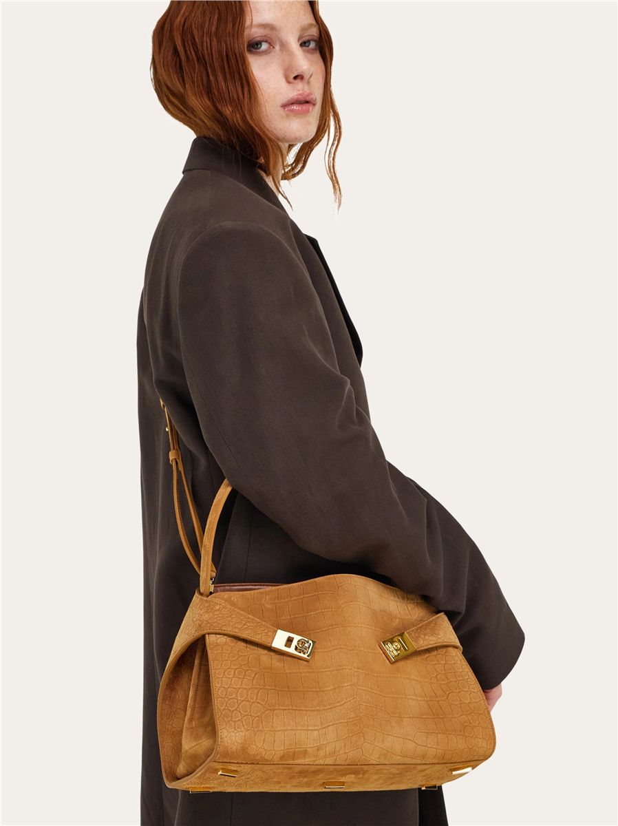 Hug Soft Shoulder Bag (M)-FERRAGAMO-Verso