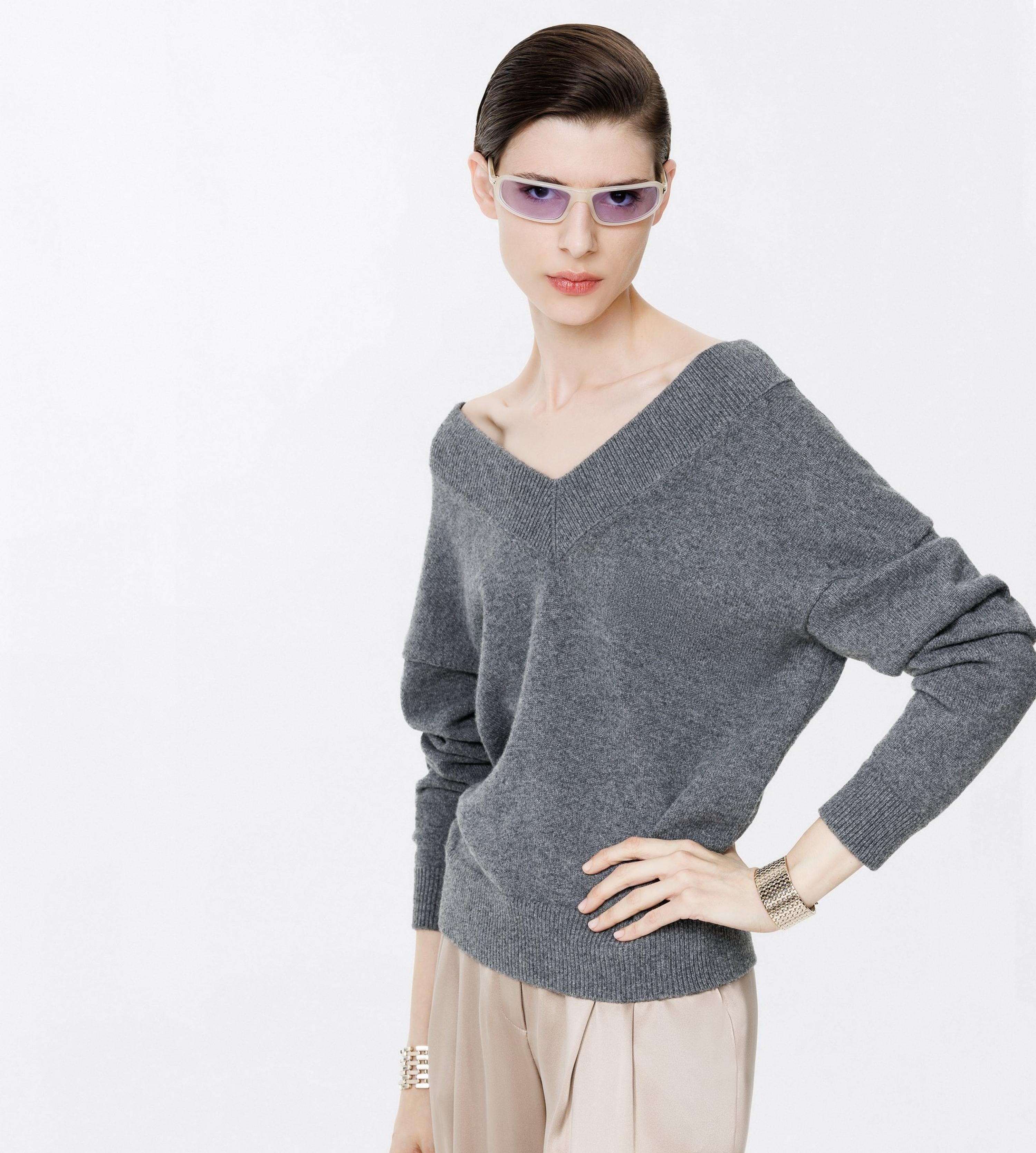 Off-shoulder v-neck sweater-TOM FORD-Verso