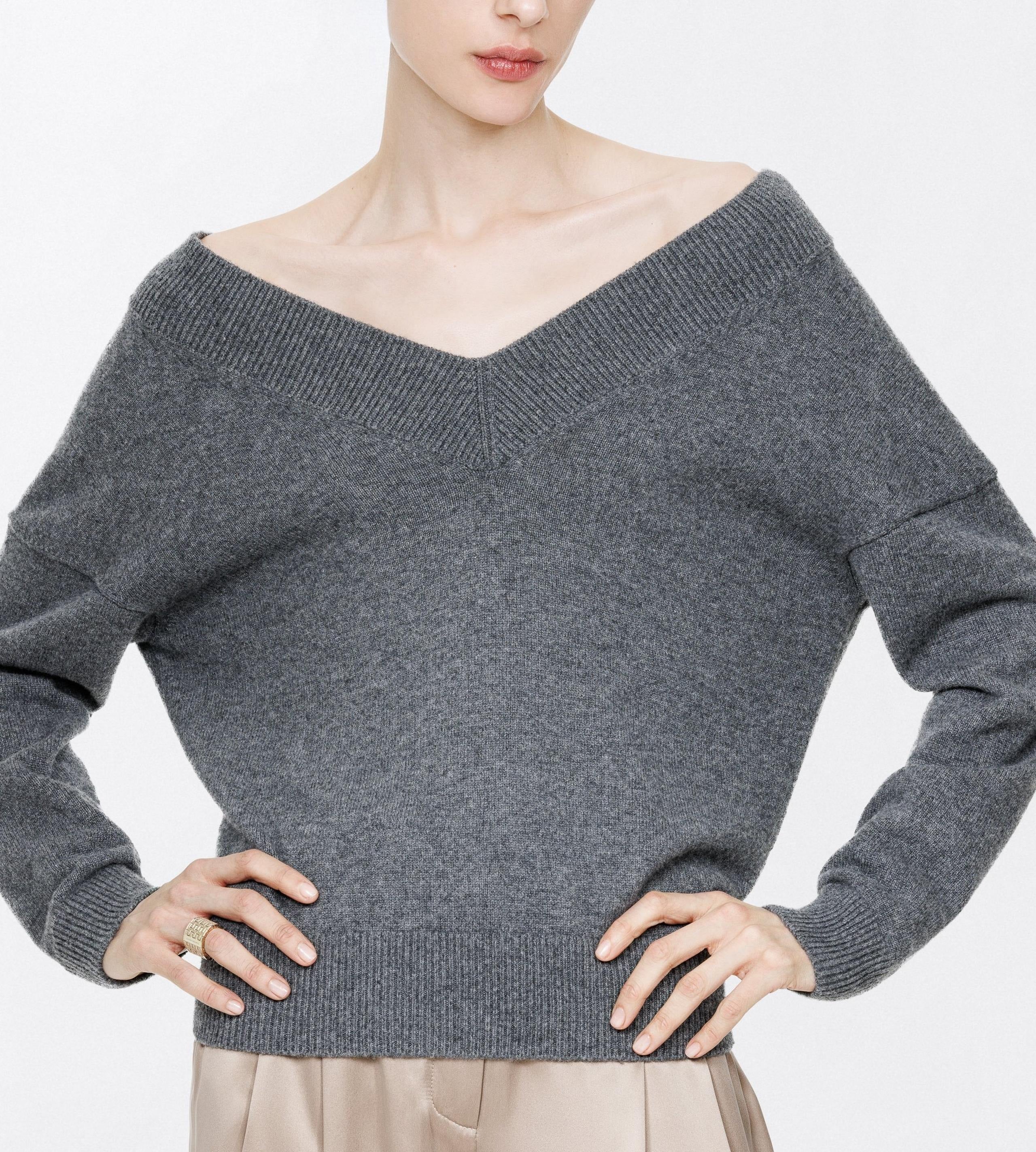 Off-shoulder v-neck sweater-TOM FORD-Verso