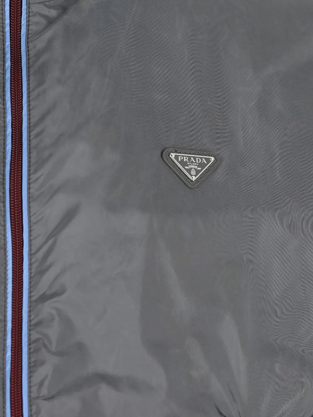 Logo plaque raincoat-PRADA-Verso