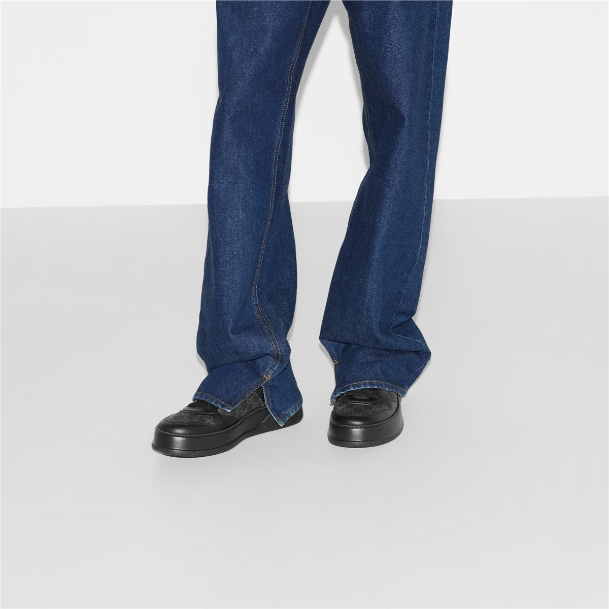 Men's chunky sneaker with gg-GUCCI-Verso