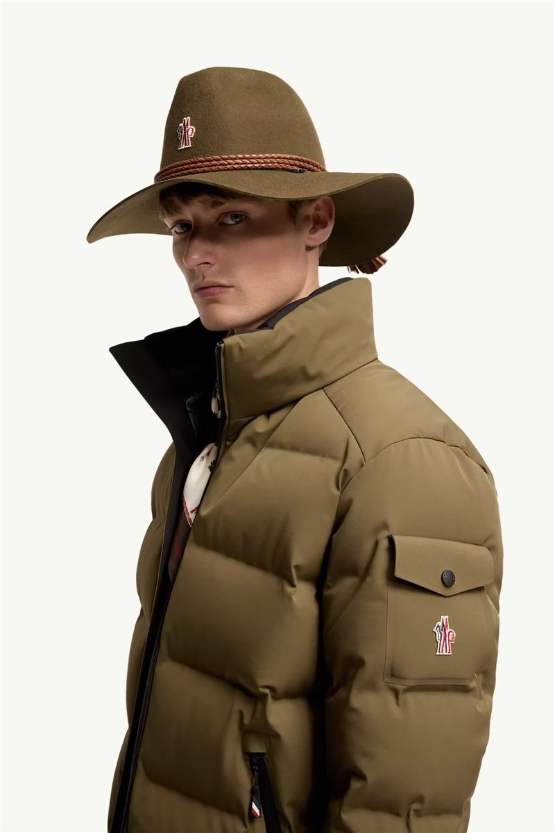 Made for protection and easy movement, the men's montgetech jacket blends wind‑ and water‑repellent protection with 4‑way stretch comfort.-MONCLER-Verso