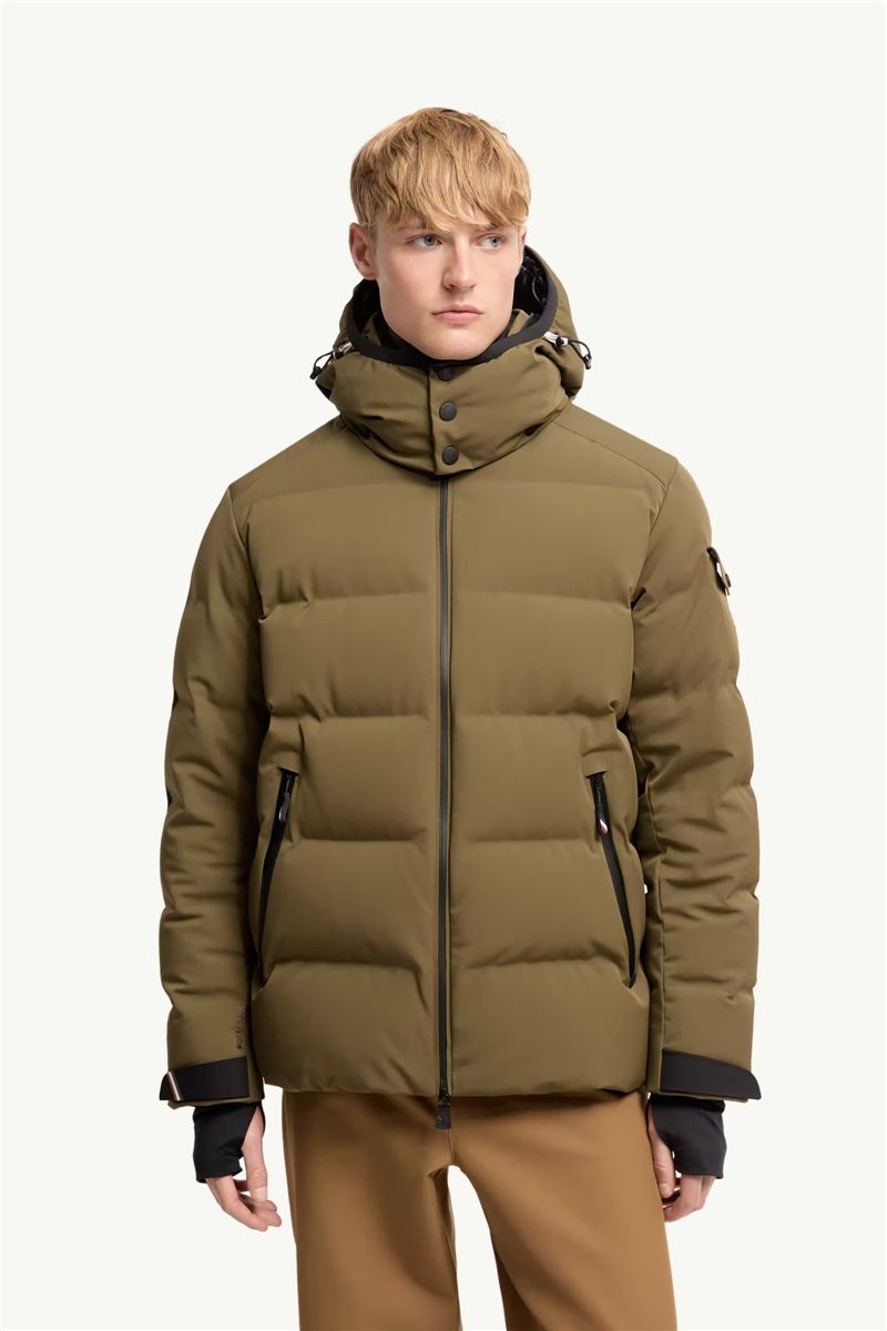 Made for protection and easy movement, the men's montgetech jacket blends wind‑ and water‑repellent protection with 4‑way stretch comfort.-MONCLER-Verso