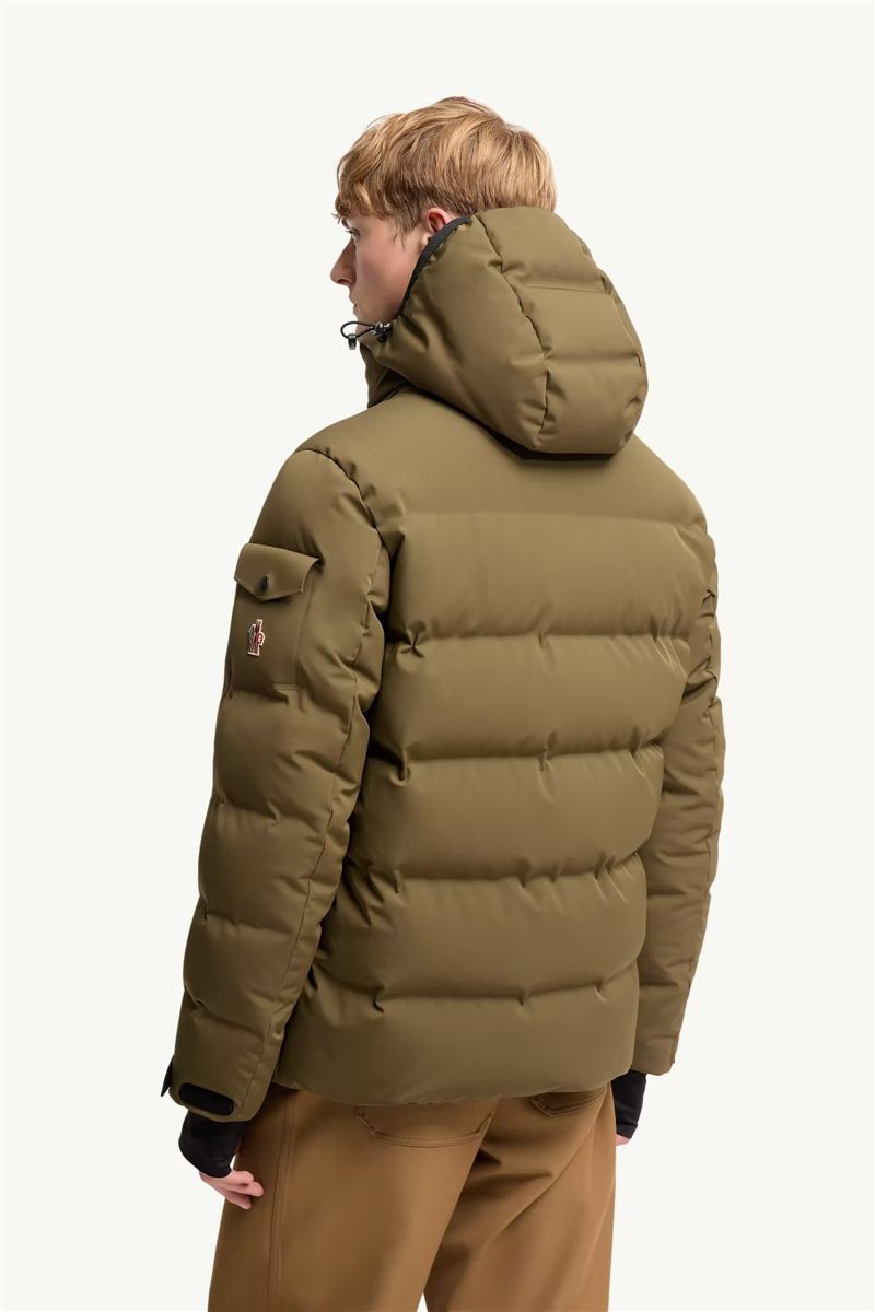 Made for protection and easy movement, the men's montgetech jacket blends wind‑ and water‑repellent protection with 4‑way stretch comfort.-MONCLER-Verso