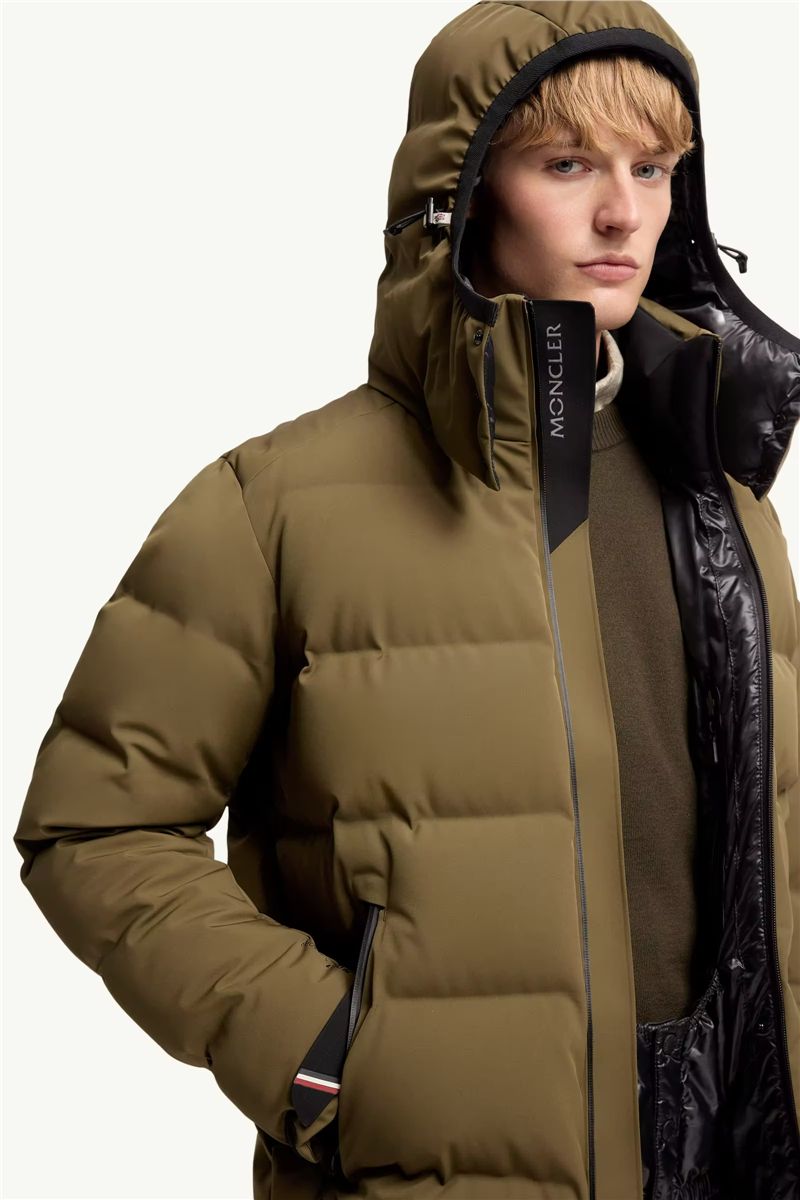 Made for protection and easy movement, the men's montgetech jacket blends wind‑ and water‑repellent protection with 4‑way stretch comfort.-MONCLER-Verso