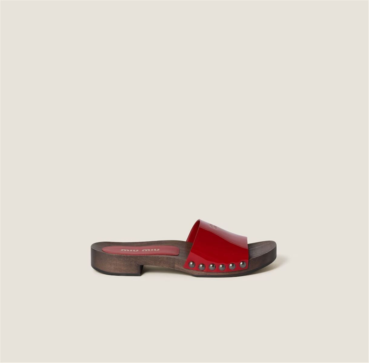 PATENT LEATHER CLOGS - MIU MIU - Verso